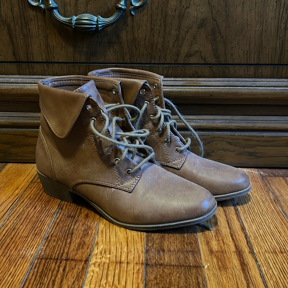 Brown boots - Picture 6 of 6